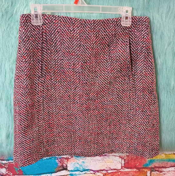 LOFT Dresses & Skirts - Loft Red White and Black Skirt Size 6